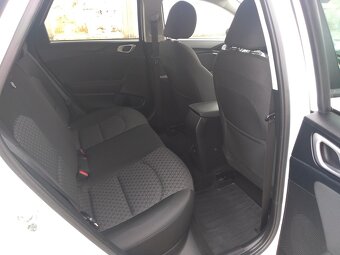 2022_KIA Ceed combi 1.5 turbo_1.maj.SR_234.000Kč netto_ - 17