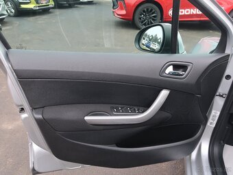 Peugeot 308 1.6HDi,66kW,Premium,1majČR,serv.kn,panorama - 17