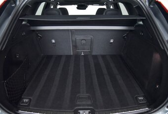 XC60 2.0 B4 mHEV R-Design AWD A/T, ACC, Panorama, El.kufor - 17