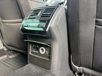 Škoda SUPERB 2.0 TDi 4x4 MANUÁL NAVI SENZORY TEMPOMAT - 17