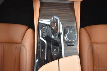 BMW 530d xDrive LUXURY HEAD-UP PANORAMA H/K DPH ČR 1.MAJITEL - 17