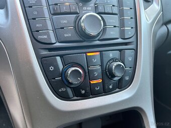 Opel Astra J kombi, najeto 126.908 km, 2 sady kol - 17