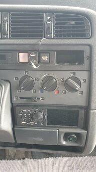 Obytné auto Eura Mobil 590 LSS, 6 míst - 17