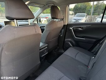Toyota RAV 4  Rok výroby: září 2022  Stav tachometru: 80 000 - 17