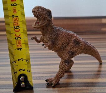 17 figurek dinosaurů - 17