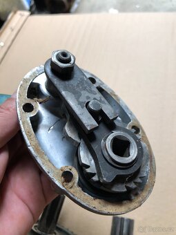 Originální díly do převodovky z vojenského depozitu Dněpr Ur - 17