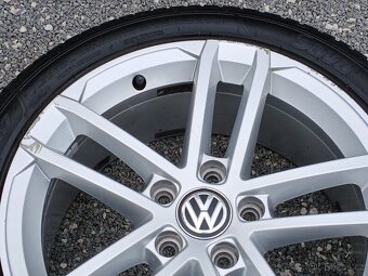 Zimní orig alu kola VW Golf 7 GTD, GTi 225/45/17 vzorek 8mm - 17