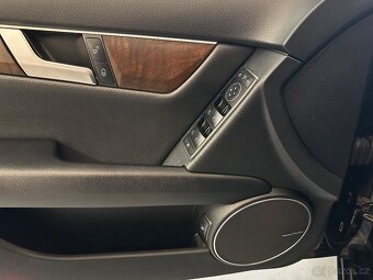 MERCEDES-BENZ C 220 CDI 125KW 7G TRONIC TOP VÝBAVA ELEGANCE - 17