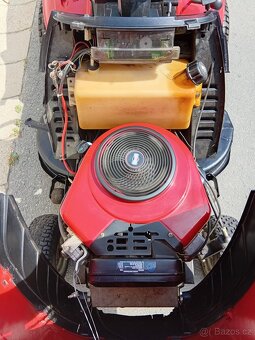 Prodám zahradní traktor Castelgarden dvouválec 16Hp - 17