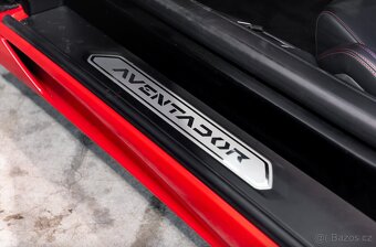 Lamborghini Aventador LP700-4 z roku 2013 - 17