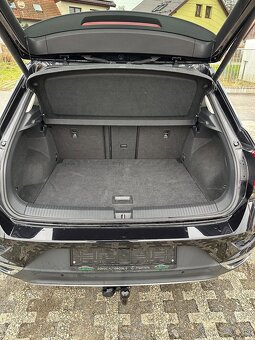 VW T Roc 1.5 Tsi 110kw manual,1 maj servis vw Top stav - 17