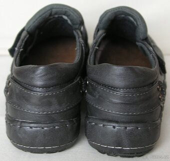 Boty černé pracovní vel.37 polobotky mokasíny kus 100,- - 17
