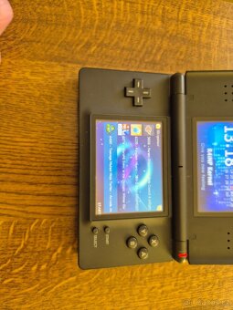 Nintendo DS Lite s příslušenstvím. - 17