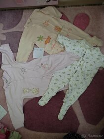 Oblečení a jiné potřeby pro miminko - 17