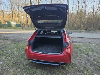 Toyota Corolla Hybrid 2.0 GR kombi - 17
