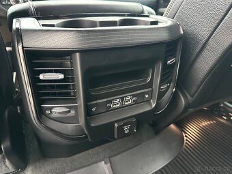 Ram 1500 Limited 2022 najeto 8 000km - 17