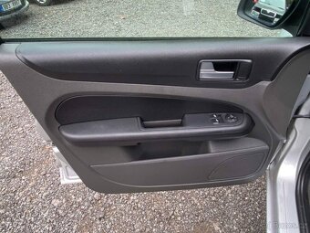 Ford Focus Combi 1.6i 74kW klimatizace tažné ABS 2007 - 17