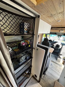 Obytná dodávka Mercedes-Benz Sprinter 319 CDI - 17