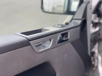 Volkswagen Multivan 2.5TDi 7 míst míst - 17