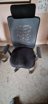 Obyčejné i luxusní skříně. - 17