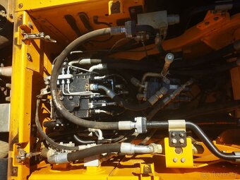 Pasovy bagr Jcb 220x  l 4f - 17