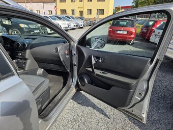 Nissan Qashqai 
2.0 i 7 míst 104KW Panorama - 17