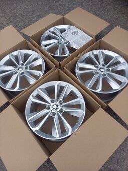 Škoda Octavia IV(RS)- 17 NOVÉ orig.alu disky 6.5Jx17,5x112 - 17