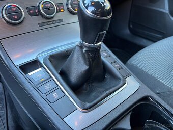 Volkswagen Passat Combi 2.0 TDI 103 kW klima serviska ČR - 17
