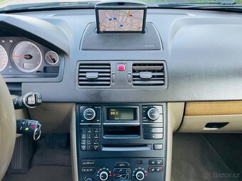 Volvo XC90 2.4 D5 AUT 1.MAJITEL 7 MÍST KAMERA TAŽNÉ SERVISKA - 17