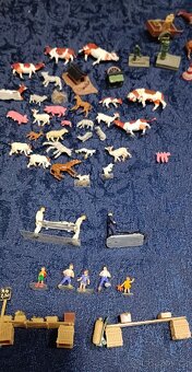 Figurky -miniaturní vel. - 17