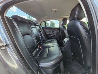 JAGUAR XE 2017 2.0D 132kW,VÝHŘEVY,NAVI,TEMPOMAT,SERVISKA - 17