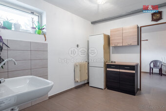 Prodej bytu 3+1 s garáží a pozemkem, 91 m², Svéradice - 17