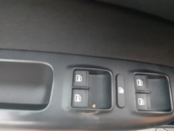 Škoda Octavia Combi II Facelift 2.0 TDI Navig. 2x sada pneu - 17