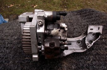 Renault Scénic , Mégane různé díly na motor. - 17