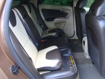 Volvo XC60 2.4 D5 4x4 AUTOMAT ČR - 17