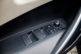 Toyota Corolla 1.8 Hybrid e-CVT Style Tech - 17