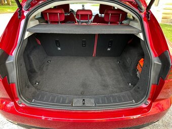 Jaguár E-PACE 2,0 D, 110 kW, CENA netto 398000 - 17