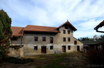 Prodej venkovské usedlosti v Předoníně s dvěmi stodolami na  - 17