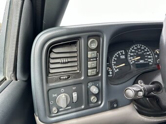 2003 Chevrolet Suburban K2500 8.1 Vortec LT - 17