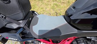 Honda CB 750 Hornet Rok 2023 najeto pouze 8900km - 17