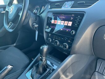 Škoda Octavia Combi 2.0 TDI RS DSG - 17
