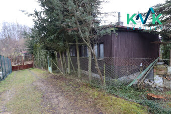 Chata, pozemek 474 m2, zast. plocha 16 m2, elektřina, před k - 17