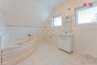 Prodej rodinného domu, 252 m², Vojkovice, ul. Hlavní - 17