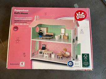 Dřevěný domeček pro panenky - 17