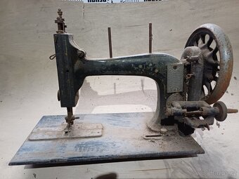 staré šicí stroje k renovaci - 17