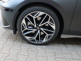 Hyundai IONIQ 6 77kWh 4x4 PREMIUM PANORAMA DPH ZÁRUKA - 17
