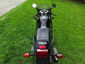 Yamaha FZR 600 - 17