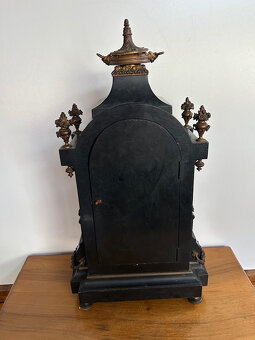 Stolní hodiny bule. - 17