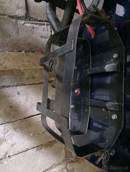 Držák SPZ páka nožní brzdy kyvka držák na kanystr - 17