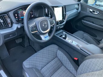 Volvo XC60 B4 AWD DIESEL CORE PLUS AUTOMAT / 2023, ČR / - 17